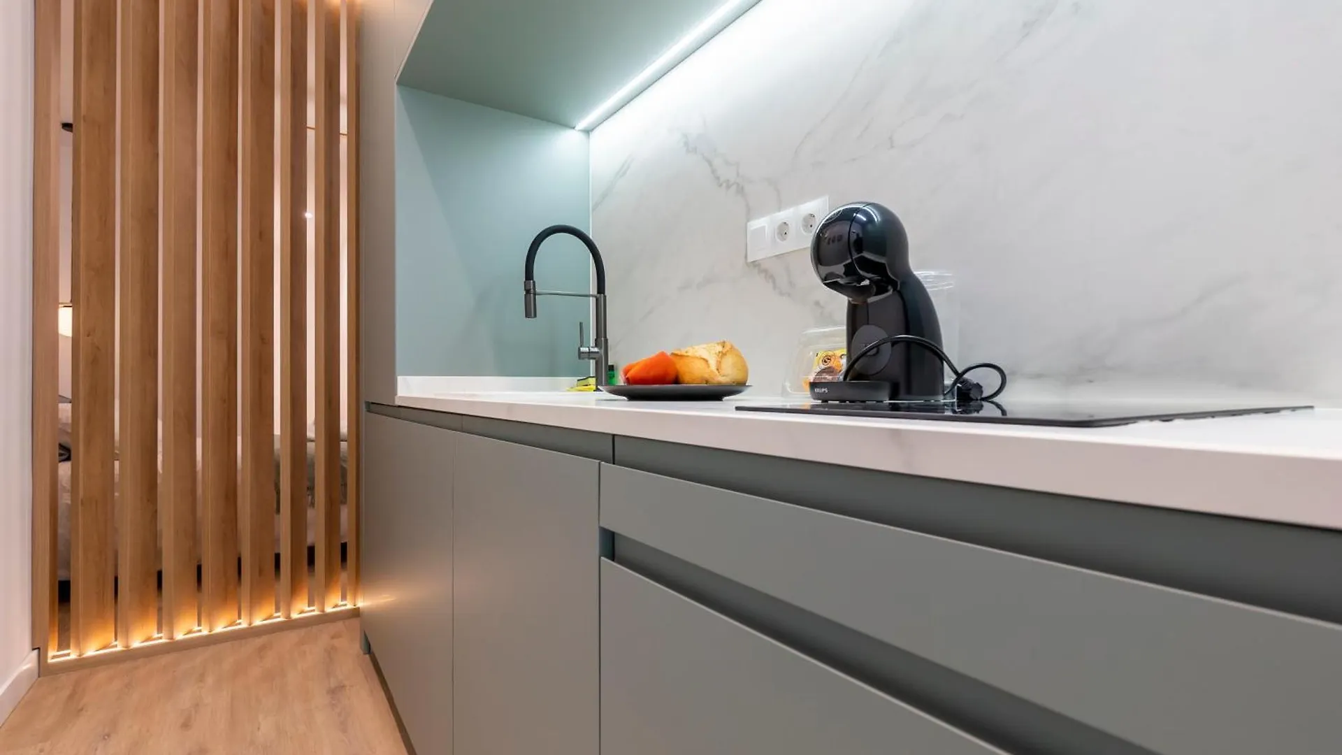 Lezo Cuatro Apartment Malaga