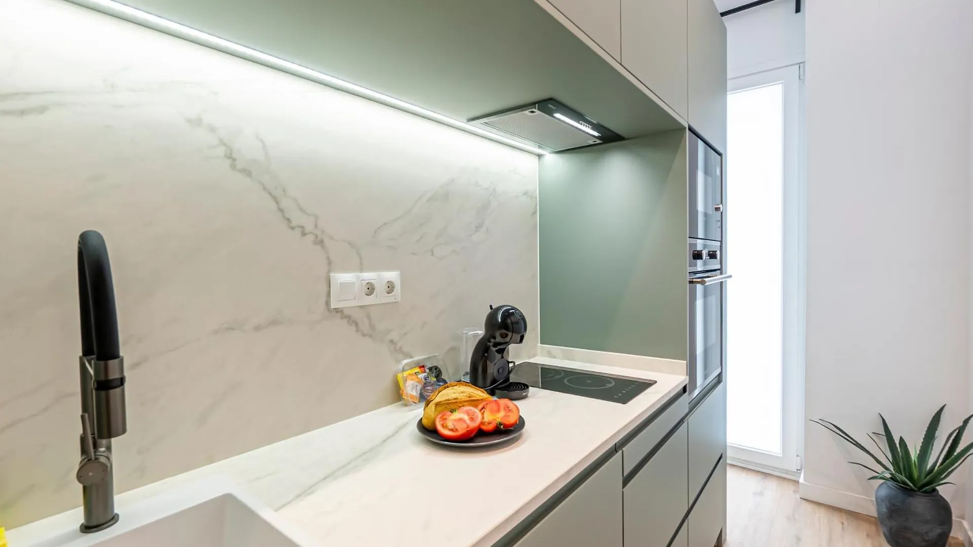 Lezo Cuatro Apartment Malaga Spain