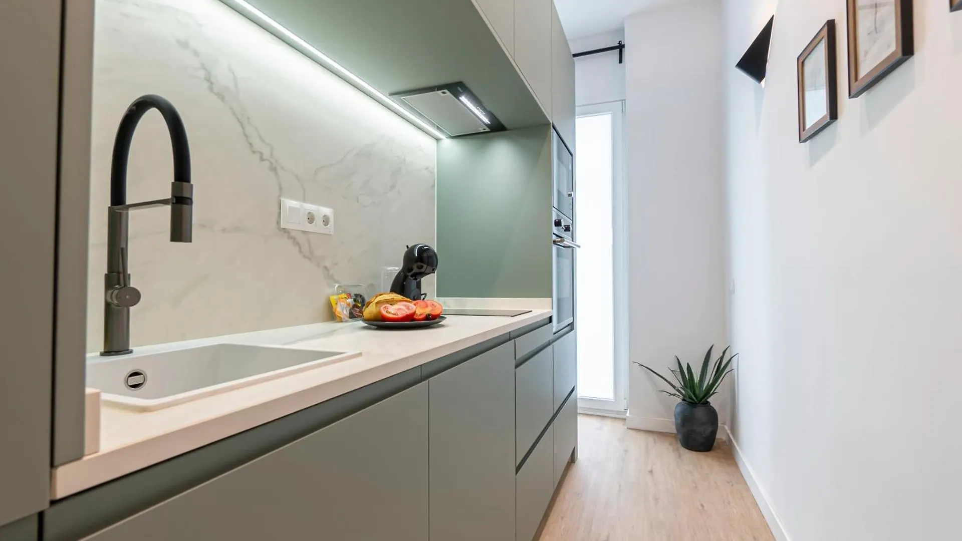 Lezo Cuatro Apartment Malaga